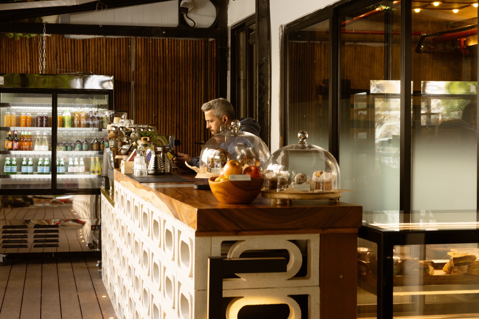 DeBox Coffee & Kitchen bar at the entrance of De Club